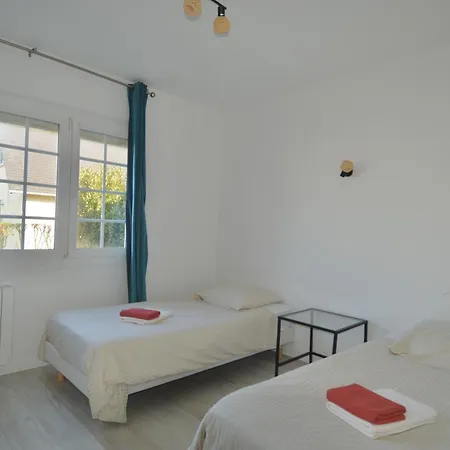 Дом отдыха Asinellas, 3 Chambres, Jardin, 150m De La *